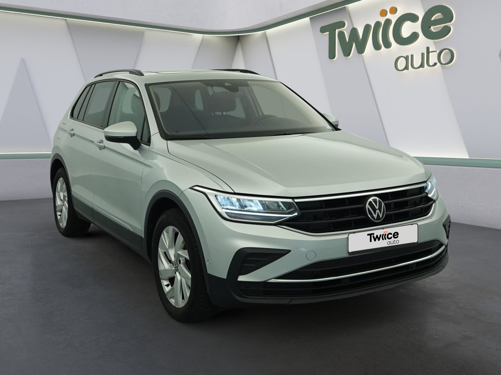 volkswagen Tiguan 2022 — photo 1
