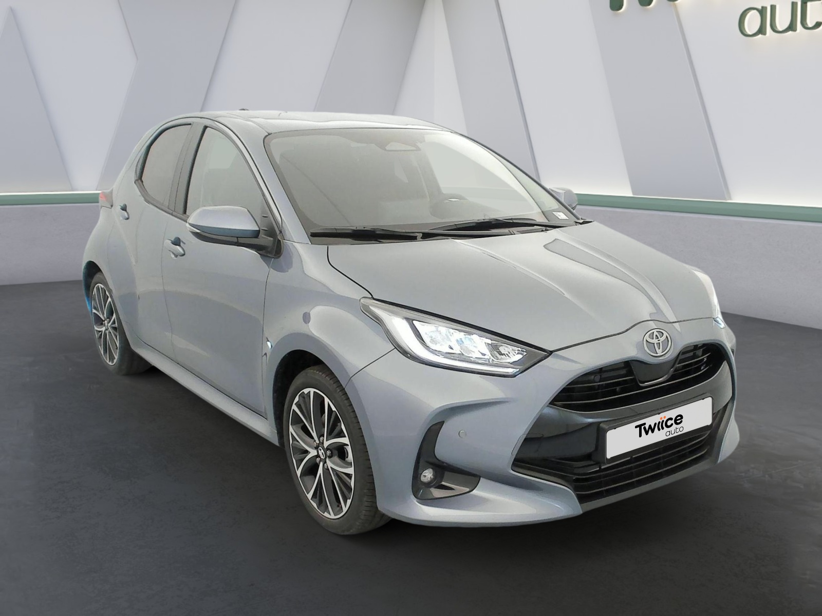toyota YARIS HYBRIDE 2026 — photo 1