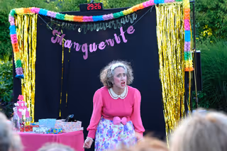 MARGUERITE, solo burlesque et participatif