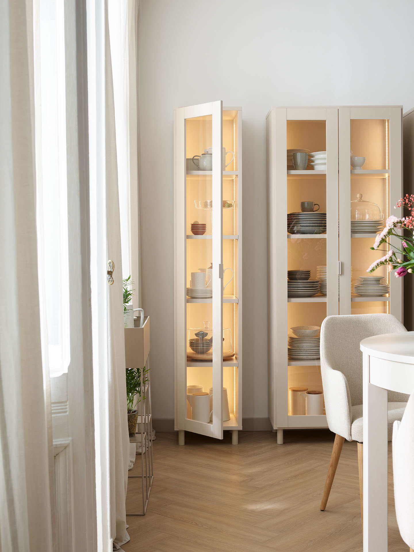 Gabinete estrecho Simple arreglo