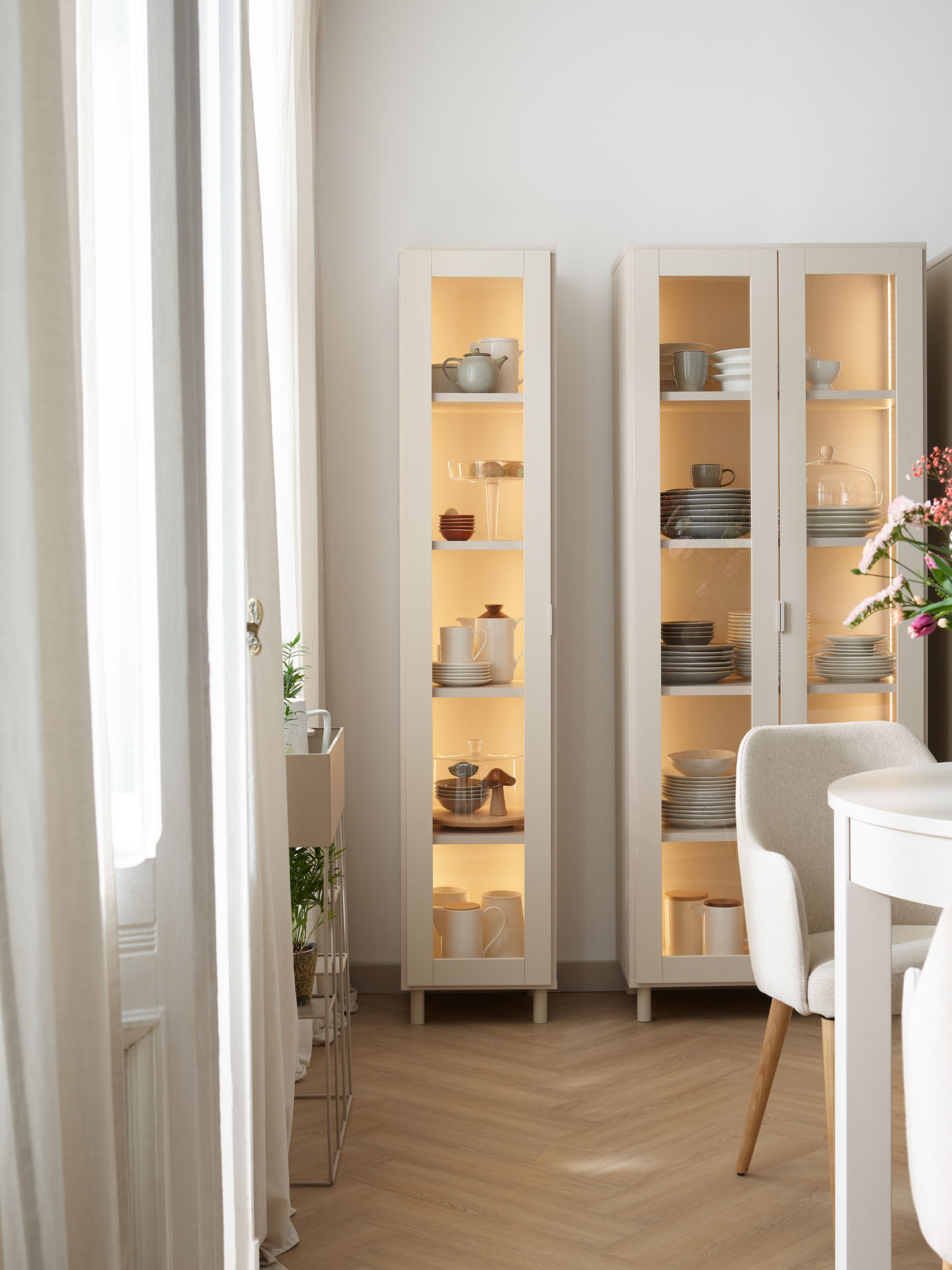 Gabinete estrecho Simple arreglo