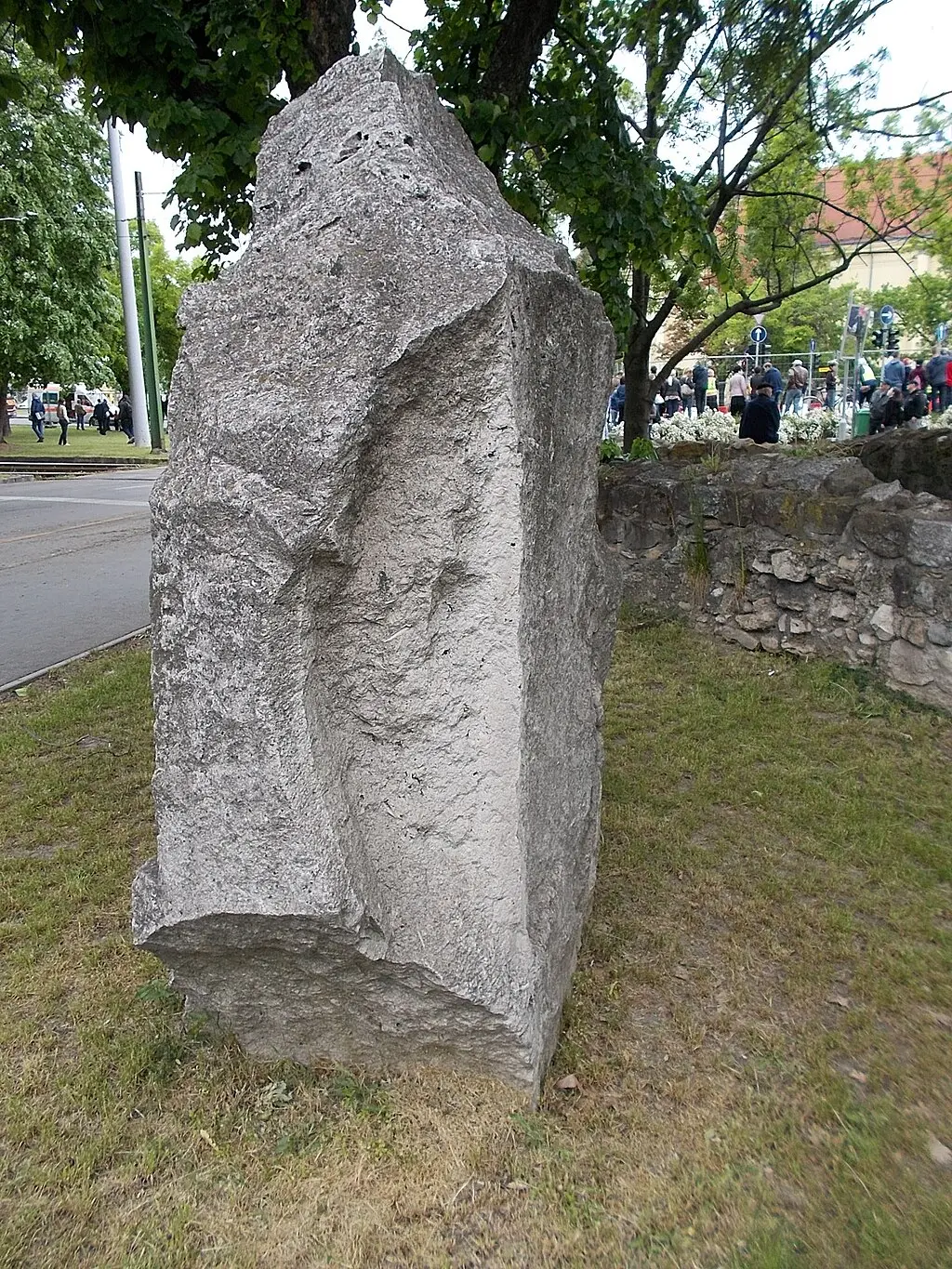 Devil's Gorge Memorial Stone, Budapest