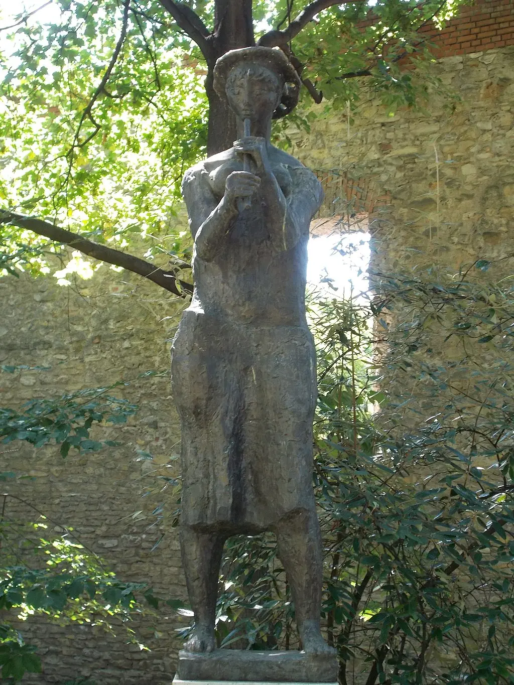 Flute Girl, Budapest