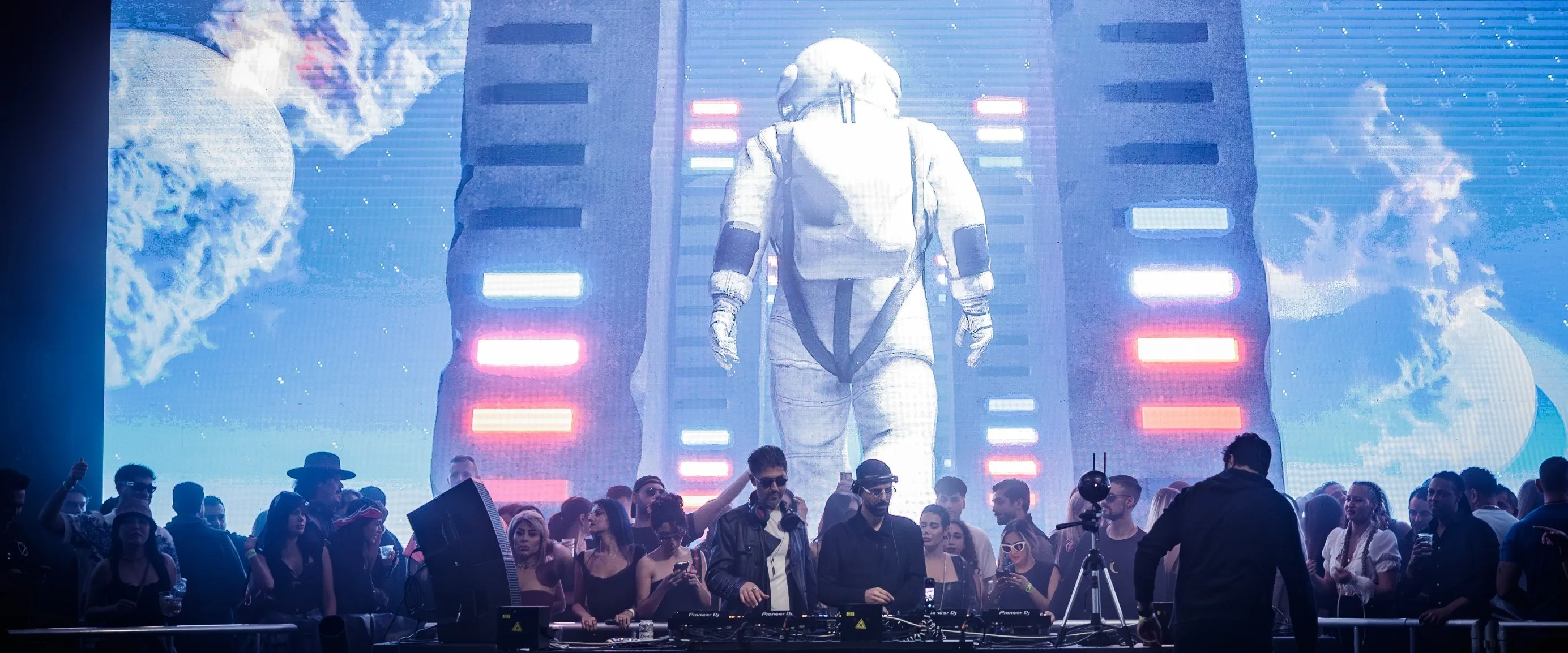 KAM b2b Harold at Waves of Illusion II