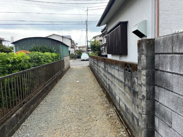 通路部分もきちんと舗装されていて歩きやすいですね