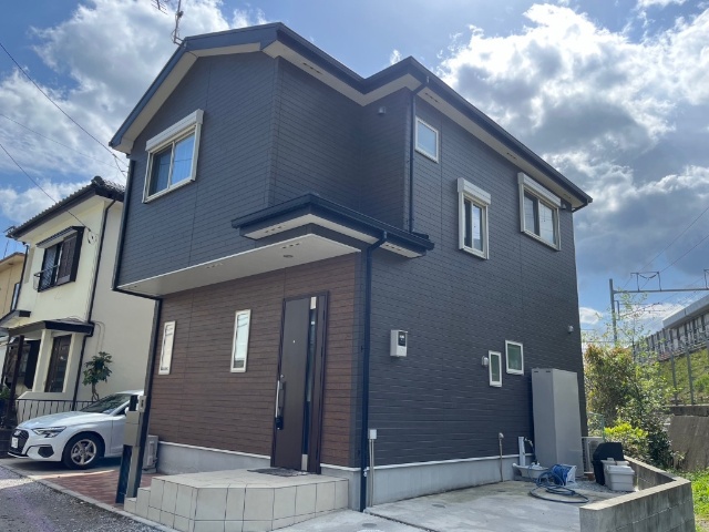 閑静な住宅街にたたずむ南向きバルコニーの明るいお住まいです。