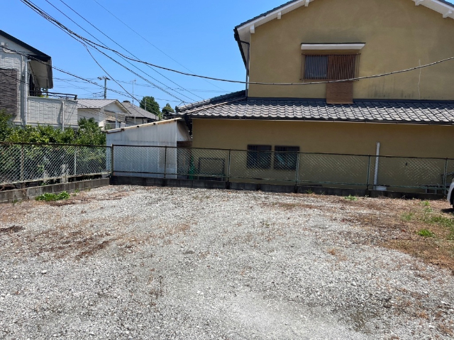 平坦地の駅まで徒歩8分。
