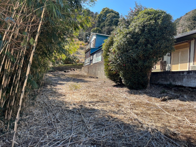 約100坪を超える広い土地。