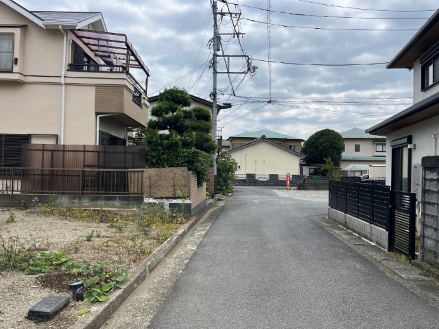 落ち着いた雰囲気の住宅地、コンビニまで徒歩約3分です。