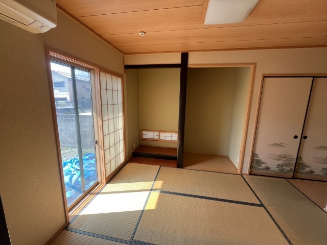 キッズスペースやお子様のお昼寝スペース、客間としても活躍する和室がございます。