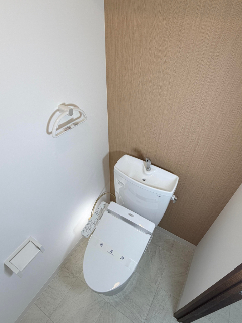 温水洗浄便座付きトイレです。