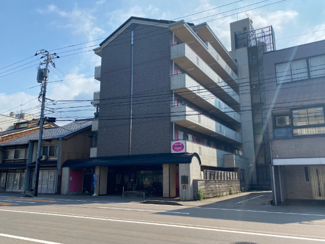 ホーユウコンフォルトレディース金沢寺町　1階　売店舗