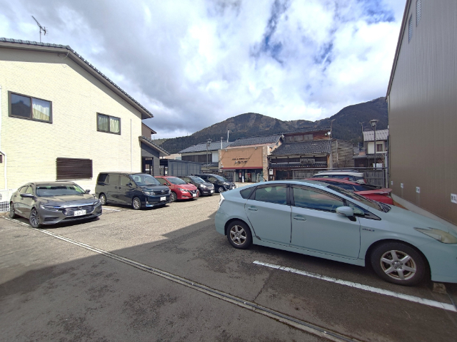 貸駐車場として８台