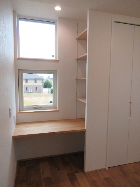 2階洋室スタディコーナー