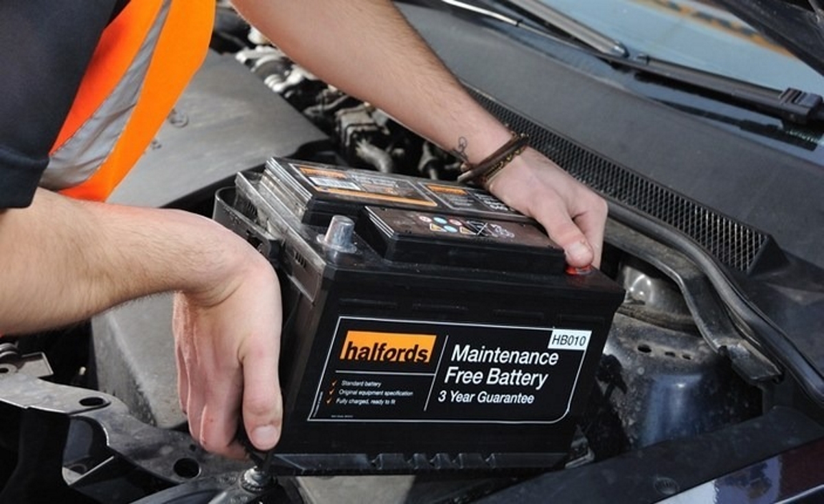 Ao substituir a bateria do carro é preciso se informar sobre suas características