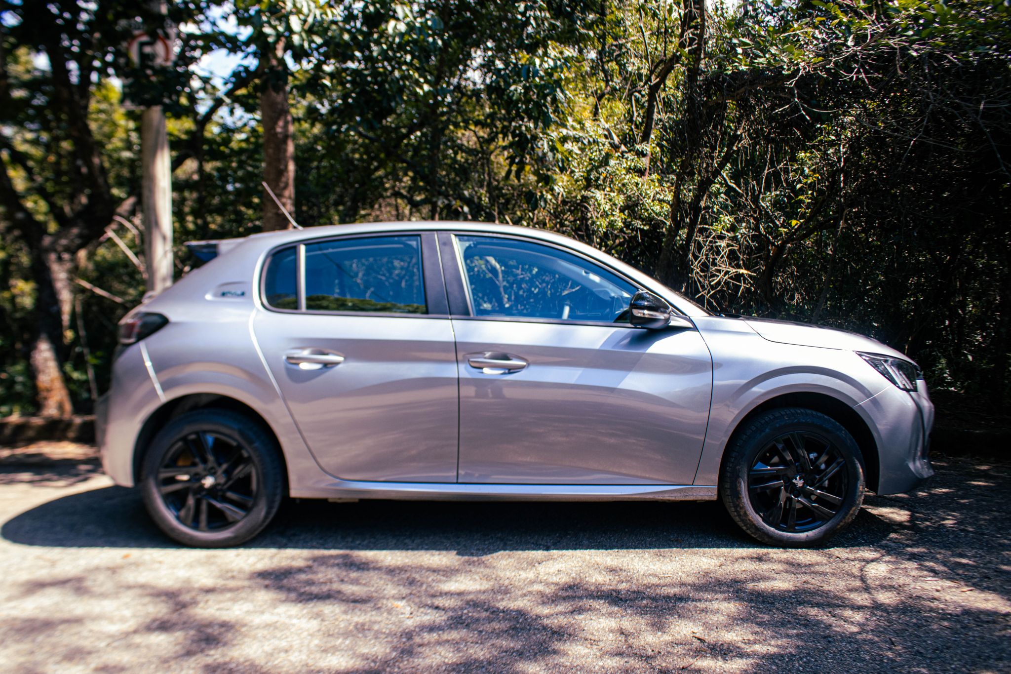 ff39507e peugeot 208 lateral