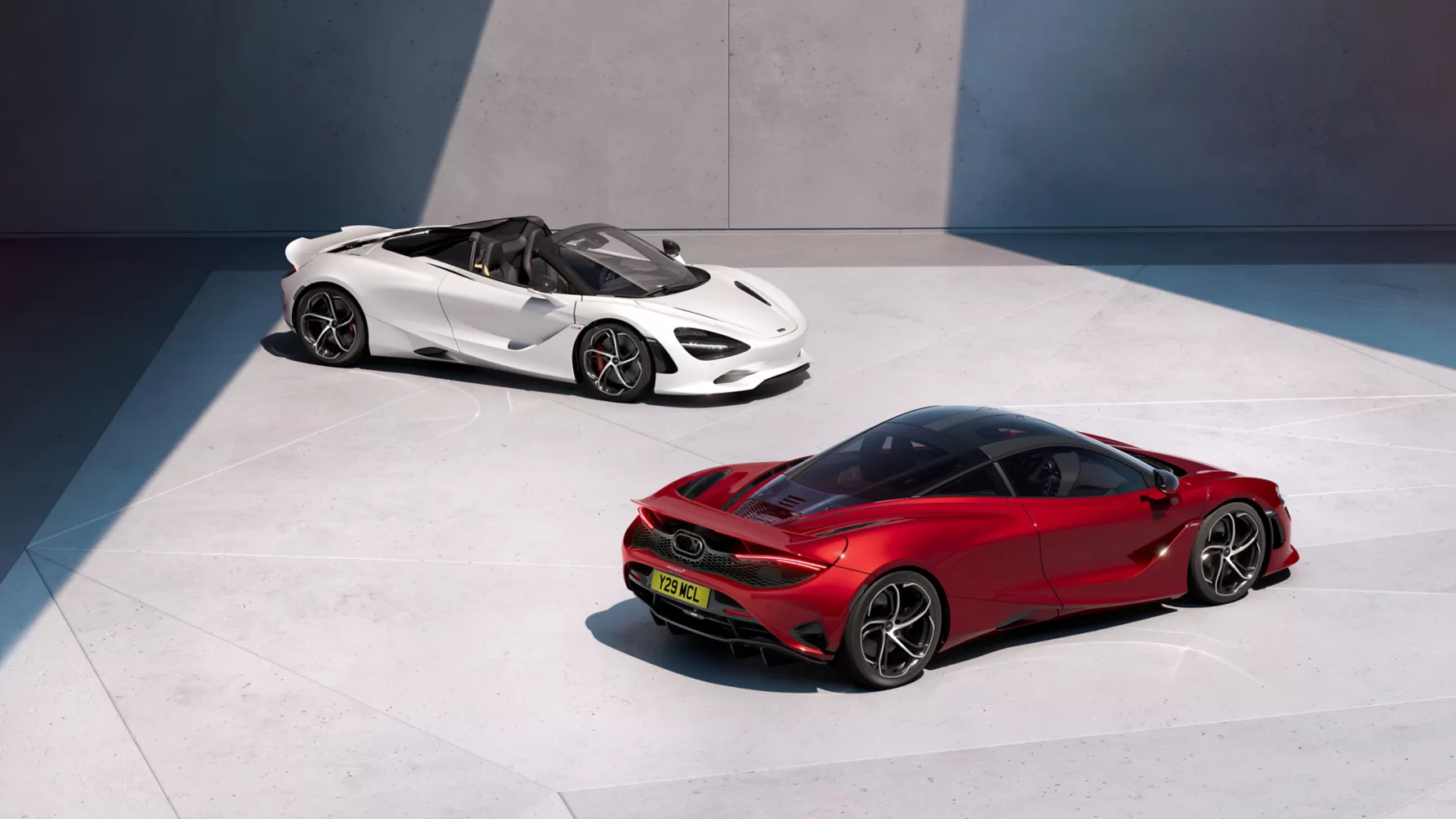 McLaren 750S superesportivo branco e vermelho