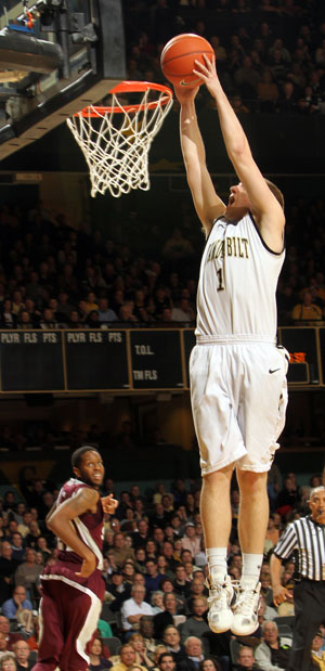 bradtinsleydunk12112300.jpg
