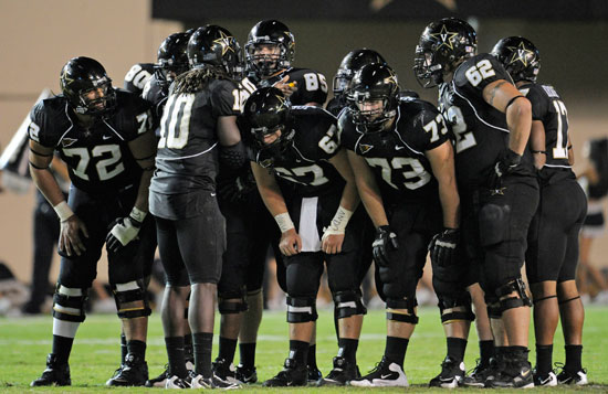 2011huddle91011550wide.jpg