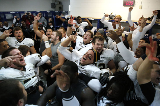 550lockerroomuk110312.jpg