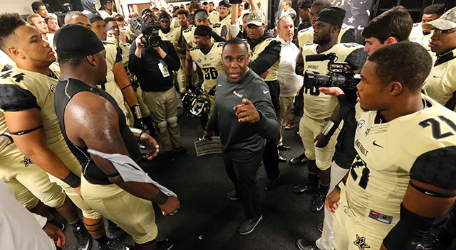 640lockerroom111415.jpg