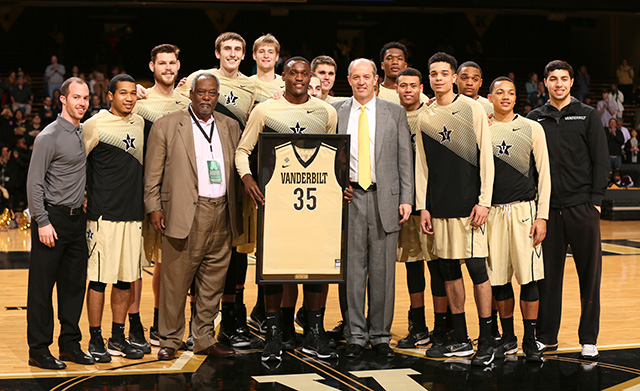 030415_seniors_mbb_640.jpg