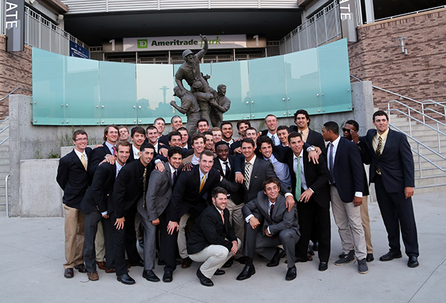 640_omaha_statue_1.jpg