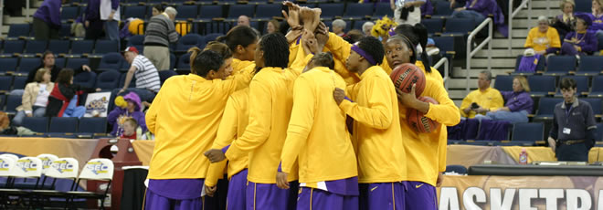 lsuhuddle.jpg