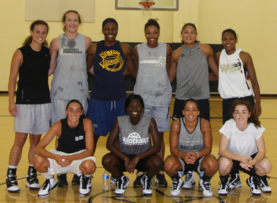 201112wbbteamsummer11.jpg