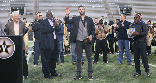 cutler_640_hof_wave.jpg