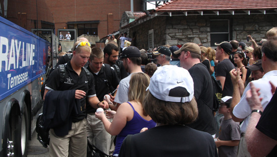 2011 bsb team returns from cws