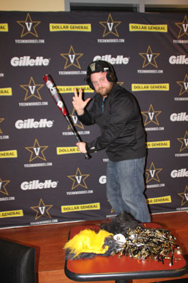 charlie2712513vusign.jpg
