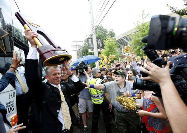 640trophycorbinbus62614.jpg