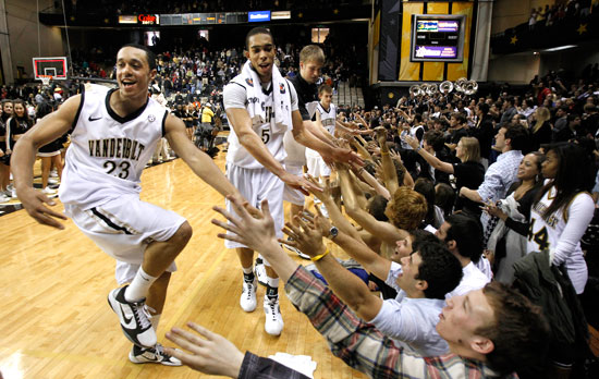 550_sm_crowd_students.jpg