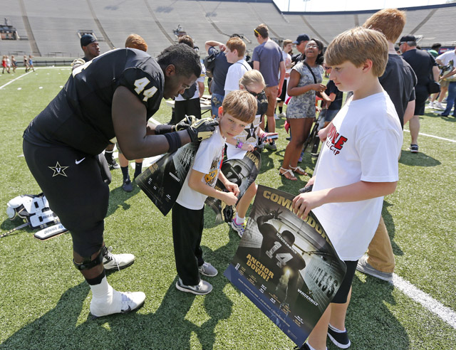 dixonautographs41214.jpg