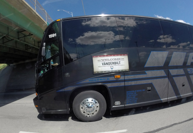 640busdrivingcws61514.jpg