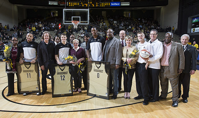 030614_mbb_senior_day.jpg