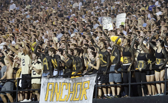 640fans12214vustadium.jpg