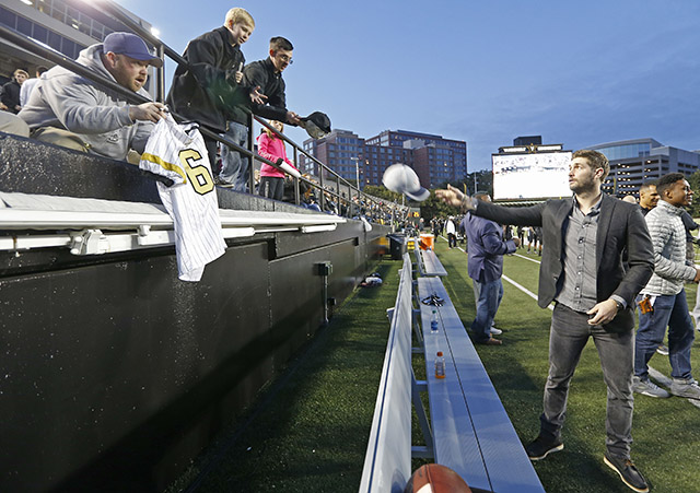 cutler_640_hof_auto.jpg