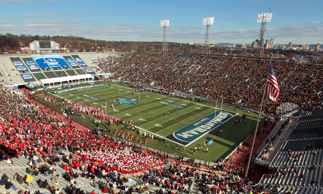 640legionfieldcrowd1414.jpg