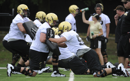 offensiveline2011firstpractice.jpg