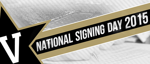 640signingday12215.jpg