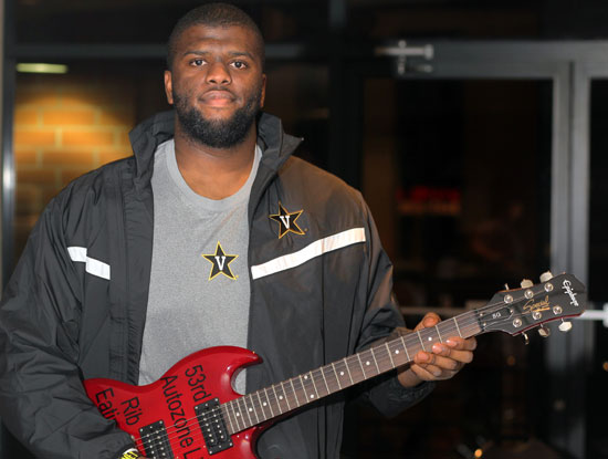 brown_guitar_550.jpg