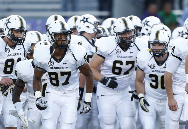 Vanderbilt team entering field at Northwestern in 2012