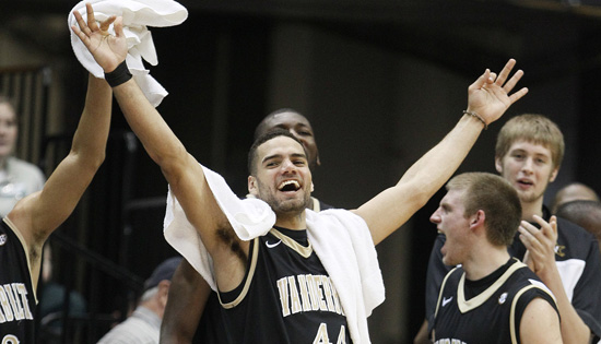 men's basketball defeats lsu