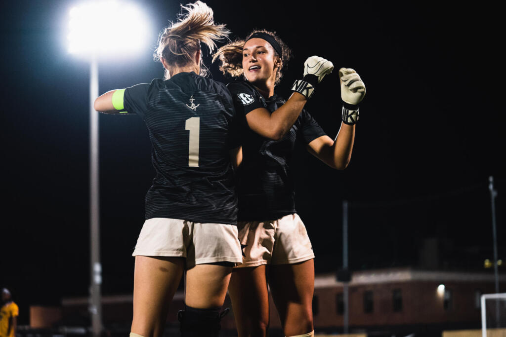 Taiana Tolleson, Lauren Demarchi