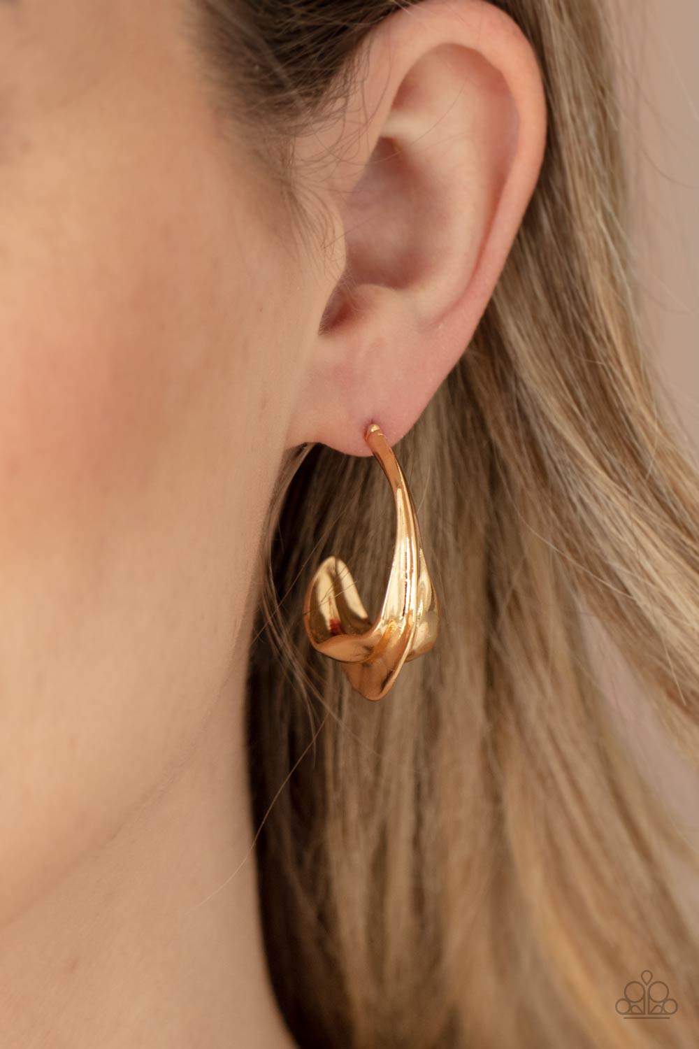 #2007 Modern Meltdown‹ - Gold - Paparazzi Accessories Earrings