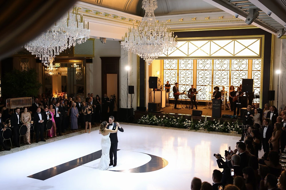 Why Do Couples Describe a Shadowbrook at Shrewsbury Wedding as Effortless and Timeless?
