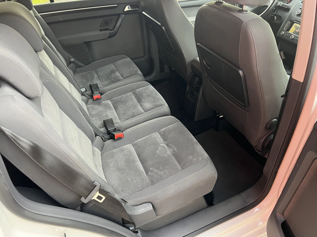 Volkswagen Touran Highline 2.0 TDI 7 Seats 2011