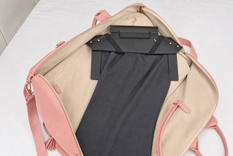 Wrinkle-free packing with a built-in hanger